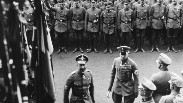 Kronprinz Wilhelm von Preußen beim Stahlhelmtag in Hannover, 1933