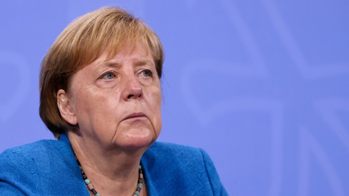 Mobilität: Angela Merkel hat Minister, Automanager, Gewerkschafter und Wissenschaftler zum Autogipfel geladen.
