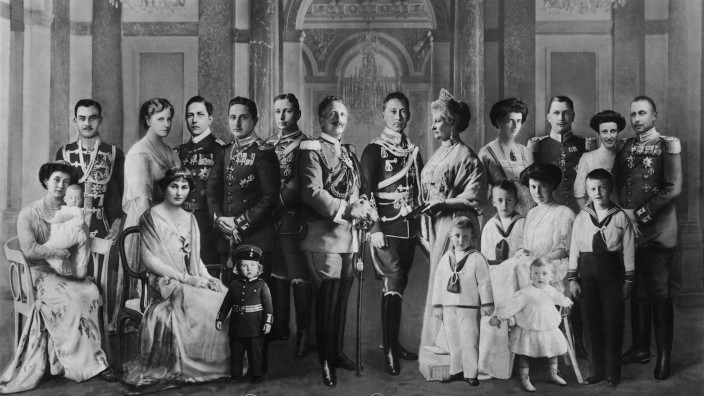 Kaiser Wilhelm II. mit seiner Familie, um 1910