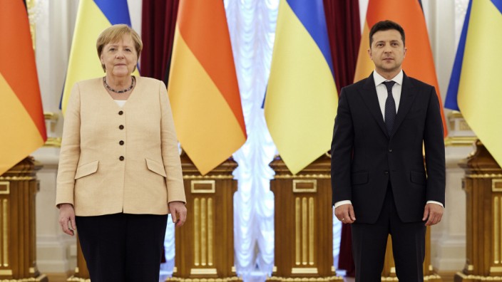 Ukraine: Wenn Kanzlerin Merkel die Ukraine erst zwei Tage später besucht hätte, wäre das Präsident Selenskij lieber gewesen.
