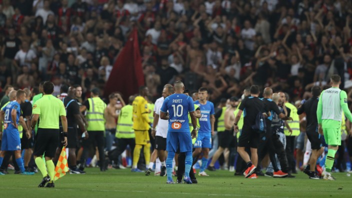 Spiel Nizza-Marseille nach Tumulten unterbrochen