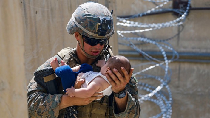 U.S. forces assist in Afghanistan evacuation