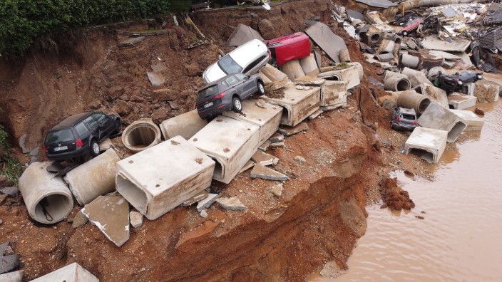 Ministerin nimmt Behörden nach Flutkatastrophe in Schutz