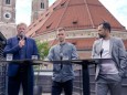 v.l. Oliver Kahn, Joshua Kimmich, Hasan Salihamidzic FC Bayern München PK Vertragsverlängerung Kimmich 23.08.2021 Foto: