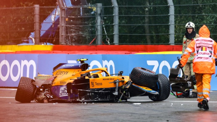 Formel 1 in Spa: Zu nah am Limit: Lando Norris verlor in der Qualifikation von Spa die Kontrolle über seinen McLaren. Der 23-jährige Brite blieb unverletzt.