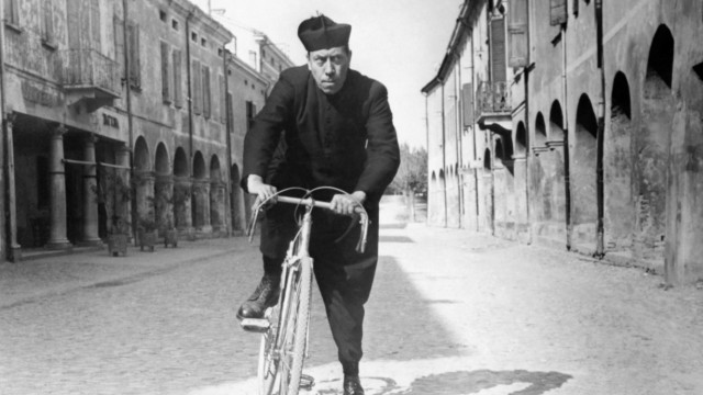 Radsport: Die Liebe zum Radsport ist nicht nur profaner Natur. Schon Don Camillo, der schlagkräftige und schlitzohrige Priester, durchstreifte den fiktiven Ort Boscaccio in kirchlicher Mission auf zwei Rädern.