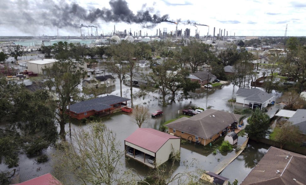 Hurrikan ´Ida" in den USA - Raffinerie unter Wasser