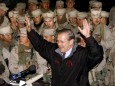 Ex-Verteidigungsminister Donald Rumsfeld 2001 in Afghanistan