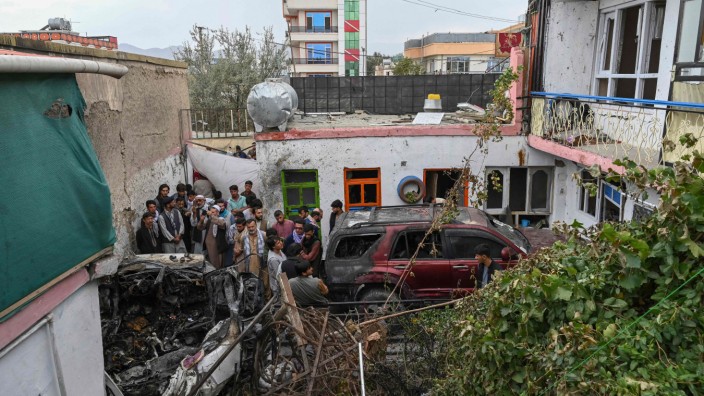 Afghanistan: In diesem Innenhof in Kabul starben nach Angaben von Angehörigen zehn Menschen - vieles deutet auf einen US-Drohnenschlag hin.