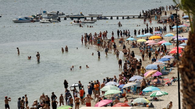 Human chain convened to mourn the Mar Menor, on 28 August 2021, in Murcia, (Spain). The ILP Mar Menor platform has orga
