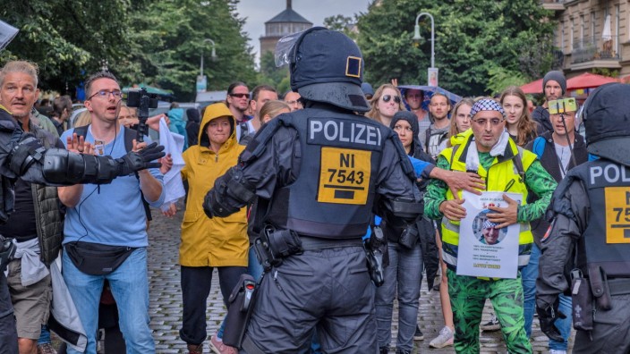 Trotz Verbots: Tausende protestieren in Berlin gegen Corona-Politik