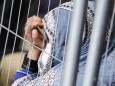 Eine Frau aus Afghanistan auf der Ramstein Air Base in Deutschland. Etliche weibliche Ortskräfte wollen aus Afghanistan fliehen, aber auch ihre Familien dort nicht im Stich lassen.