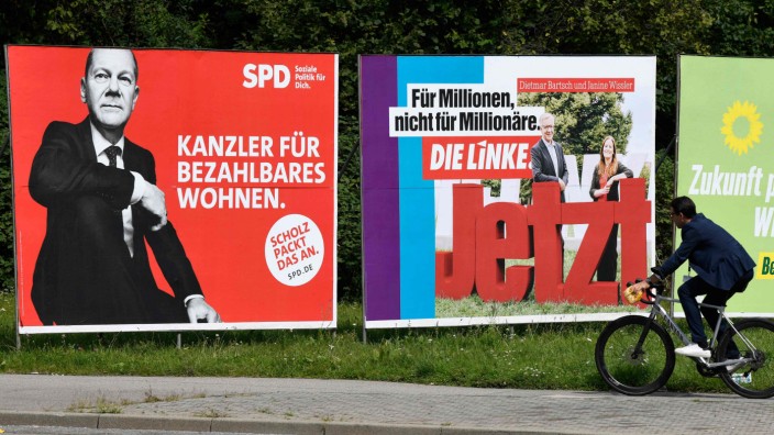 Wahlplakate in Stuttgart. Eine Koalition aus SPD, Linken und Grünen nach der Wahl wäre mit den Zahlen der jüngsten Umfragen rechnerisch möglich.