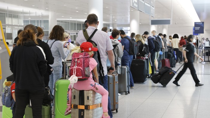 Flughafen München: Mehr als 1,8 Millionen Fluggästen wurde im August gezählt. Die meisten Auslandsflüge führten in den Ferien mit mehr als 1000 Starts nach Spanien.