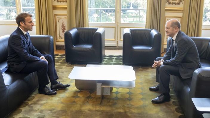 Bundesfinanzminister Olaf Scholz, SPD, trifft in Paris den franzoesichen Praesidenten Emmanuel Macron im Elysee - Palast