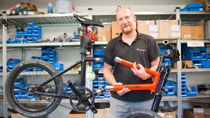 E-Bikes aus Baiern: Oliver Arlt und seine Kollegen versuchen, jeden Kundenwunsch zu erfüllen. Die Teile lässt das Unternehmen möglichst in Europa produzieren.