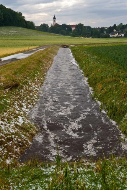 Wasserversorgung im Landkreis Ebersberg: Starke Regenfälle wie hier im Juli bei Ebersberg haben den Sommer 2021 geprägt.