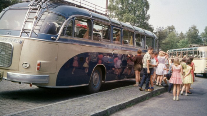 Kind GER ca 1958 Kinder bei einer Busreise