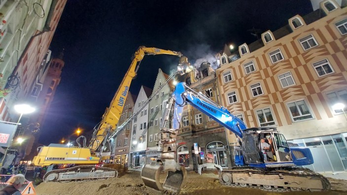 Denkmalgeschütztes Haus in Augsburg brennt ab
