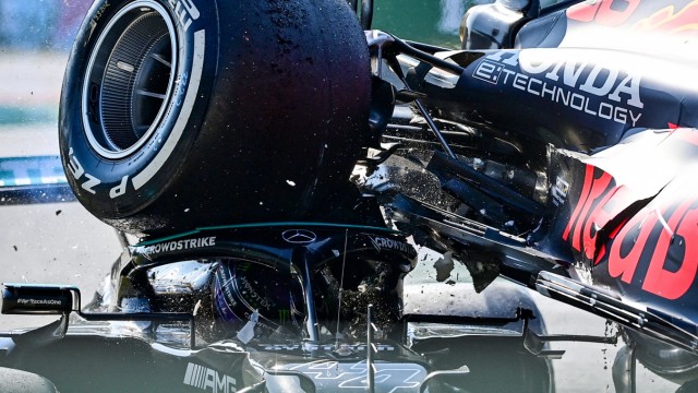 Formel 1 in Monza: Erst Detail-Ansichten offenbaren, wie gefährlich die Kollision mit Max Verstappen für Weltmeister Lewis Hamilton gewesen ist - und wie sehr der Cockpitschutz "Halo" ihn schützte.