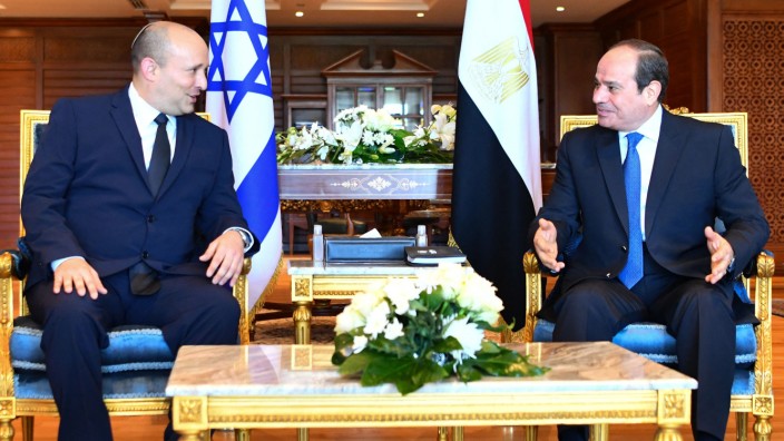 Nahost: Alle Wege führen über Ägypten, nach wie vor: Israels Premier Bennett am Montag zu Besuch bei Präsident al-Sisi.