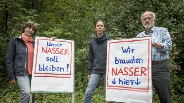 Flüchtlinge in Bayern: Gemeinderätin Gertraud Köhl (Grüne, li.), Julia Rothbauer und Norbert Nathrath vom Helferkreis kämpfen für Nasser Harbi.
