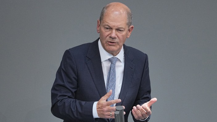 SPD-Politiker Olaf Scholz spricht im Deutschen Bundestag