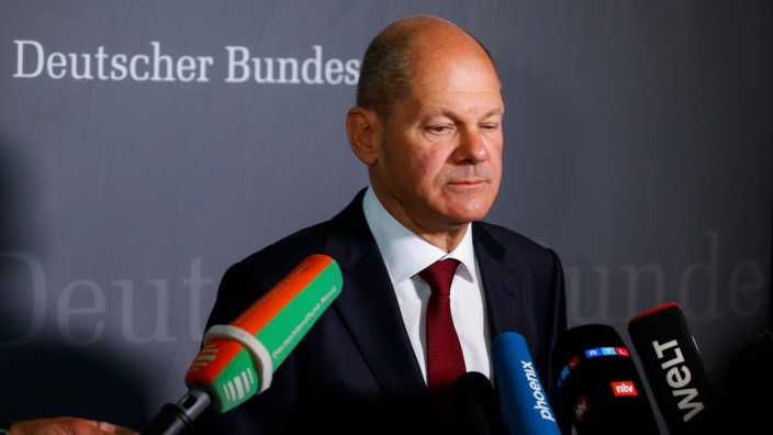 German lawmakers question Scholz over anti-money laundering probe days before election