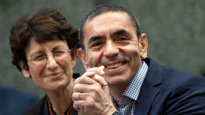 Biontech-Gründer Uğur Şahin (rechts) und Özlem Türeci