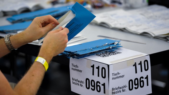 Bundestagswahl 2021: Im MOC in München werden die Briefwahlunterlagen ausgezählt.