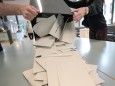 Bundestagswahl 2021: Wahllokal in Berlin beim Auszählen der Ergebnisse