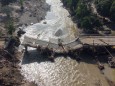 Flutkatastrophe in Deutschland: Zerstörte Brücke über die Ahr in Ahrweiler