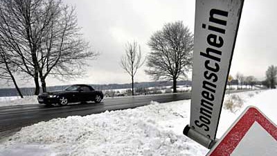 Schneechaos: In Nordrhein-Westfalen, Schleswig-Holstein, Niedersachsen und Mecklenburg-Vorpommern hat das SturmtiefDaisyam Wochenende für meterhohe Schneeberge gesorgt.