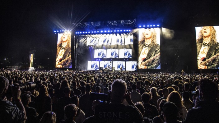 30 Jahre "Metallica": Mit "Metallica" fand das Breitbandpublikum zur Band - und ging nicht mehr: Volles Haus beim "Louder Than Life Festival 2021" in Kentucky.