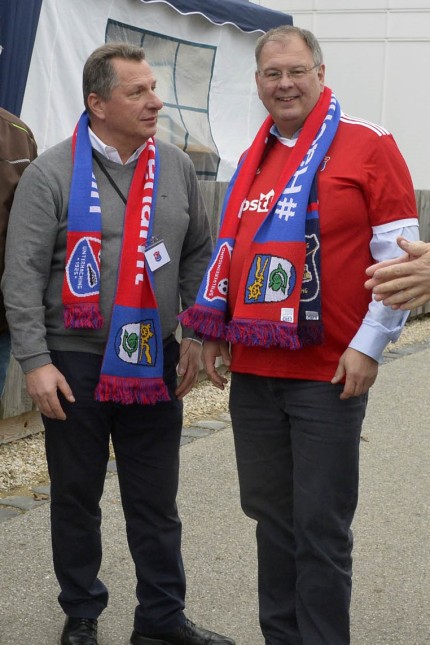 Unterhaching Bürgermeister Wolfgang Panzer (rechts) und Vizepräsident der Spielvereinigung Peter Wagstyl