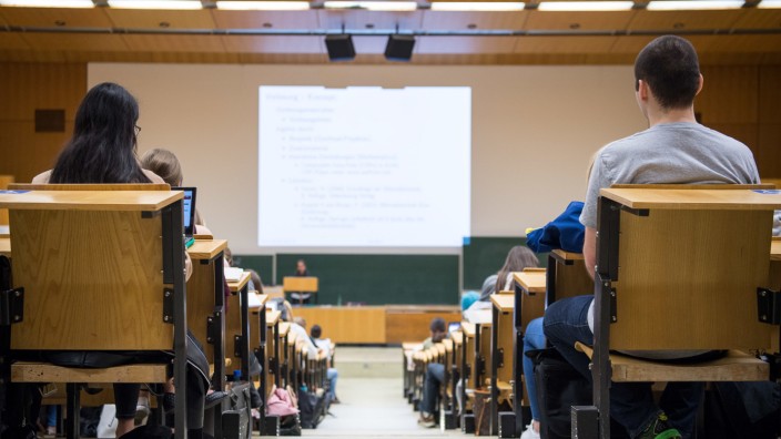 Hörsaal statt Bildschirm: Studierende kehren an Hochschulen zurüc