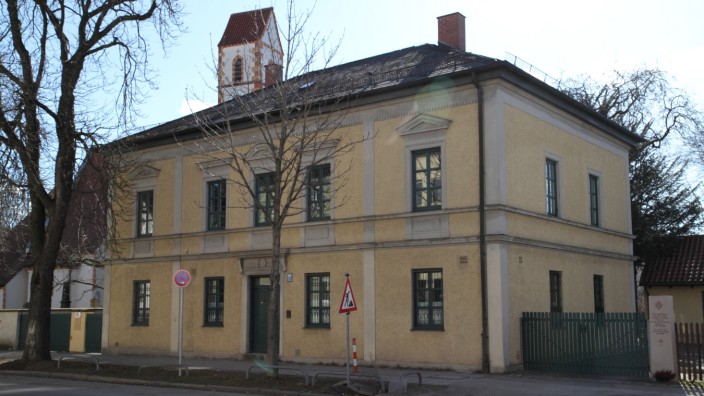 Altes Pfarrhaus in Moosach: Illustre Vergangenheit: das alte Moosacher Pfarrhaus an der Pelkovenstraße 60.