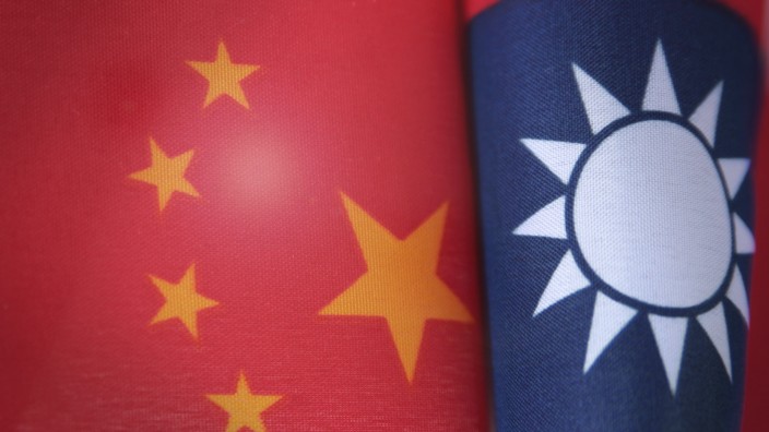 Taiwan and China flags portions of the flags of Taiwan and China PUBLICATIONxINxGERxSUIxAUTxONLY Copyright: xnebarix 114