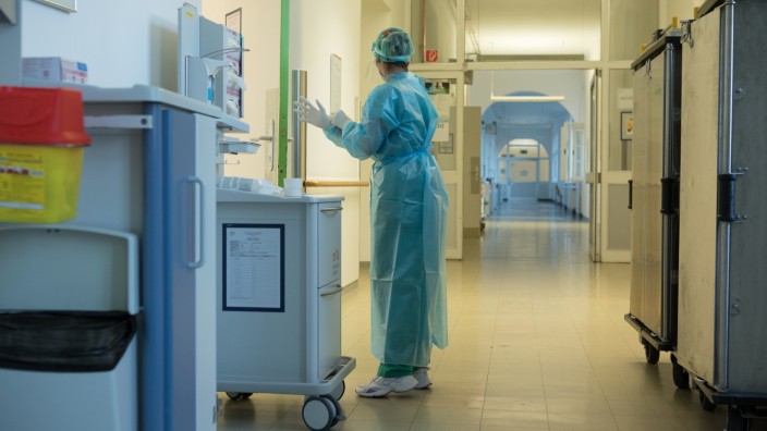 Krankenhäuser in München: Die Omikron-Variante führt auch in den Münchner Kliniken zu vielen Ausfällen.
