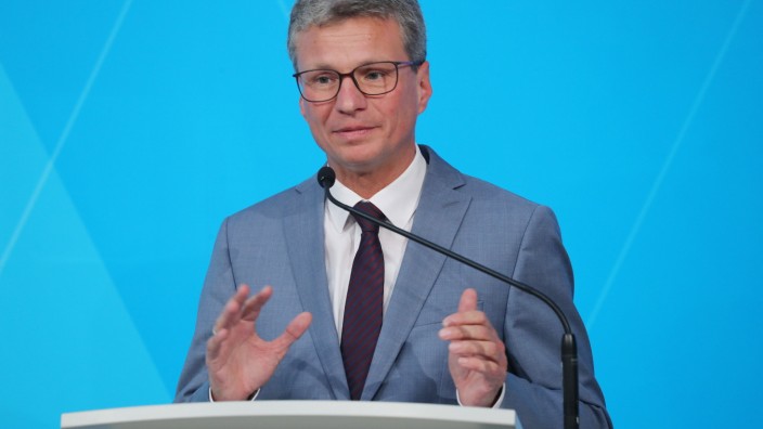 Im ersten Durchgang: Bernd Sibler setzte sich bereits im ersten Wahlgang gegen seine Mitbewerberinnen und Mitbewerber durch.
