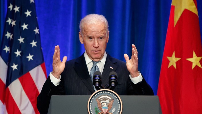 Spannungen im Pazifik: Als Vizepräsident war er schon in China, als Präsident noch nicht: Joe Biden redet 2013 vor chinesischen Geschäftsleuten.