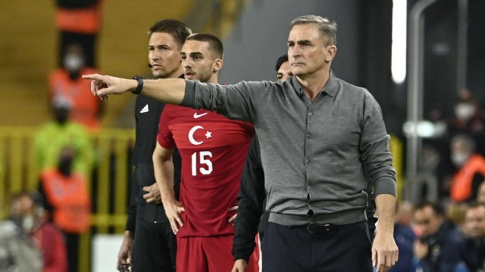 Berkan Kutlu and Coach Stefan Kuntz during the World Cup 2022 Qualifaction group G match between Turkey and Norway at U
