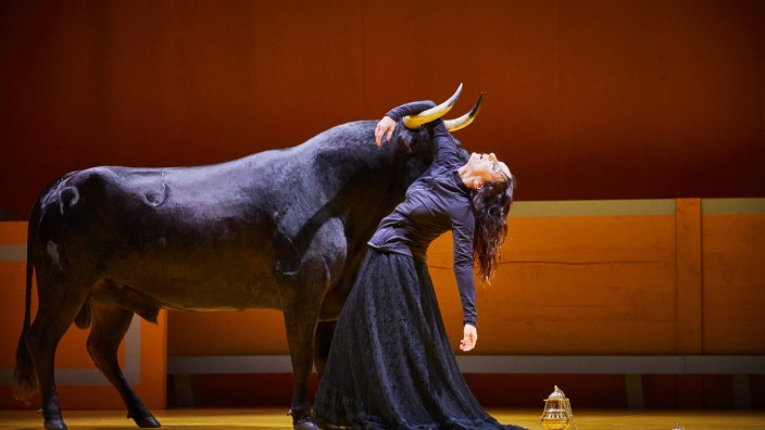 Dramatik-Festival FIND: Angélica Liddell in "Liebestod". Der Stierkampf entspricht ihrem Ideal vom Theater, weil der Tod in der Arena echt ist.