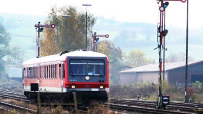 Eklat bei der Bahn: Kein Herz für Kinder: Schon wieder ist ein minderjähriges Kind aus einem Zug der Deutschen Bahn geworfen worden.