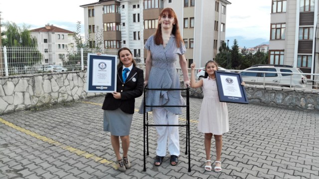 Guinness Buch kürt Türkin zur größten Frau der Welt