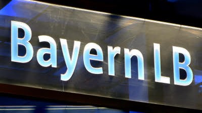 BayernLB in der Finanzkrise: Die BayernLB zapft als erste Bank den 500 Milliarden Euro schweren Rettungsfonds der Bundesregierung an.
