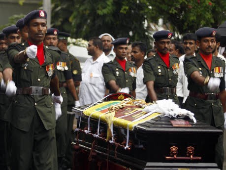 Beerdigung eines von der LTTE ermordeten Ex-Generals; Reuters