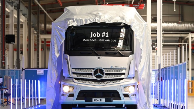 Daimler startet Serienfertigung von E-Lkw