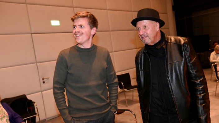 SZ Kultursalon: Der Schauspieler Ferdinand Hofer und Pay-TV-Macher Andreas Weineck haben Spaß beim SZ-Kultursalon.