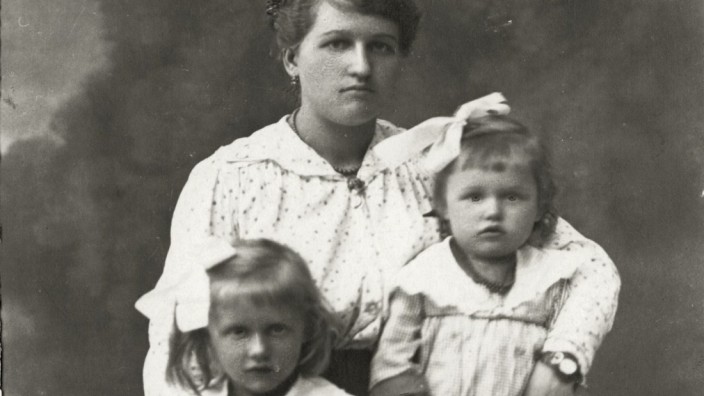 Geschichte: Rosas Kinder Rosa (links) und Maria (rechts) - die Mutter von Renate Stoephasius.